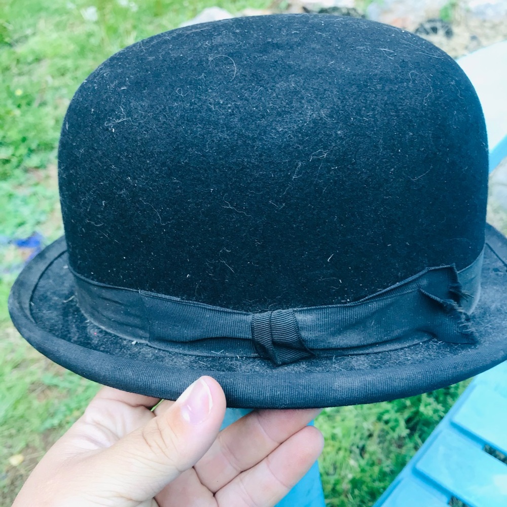 Saddle set show hat